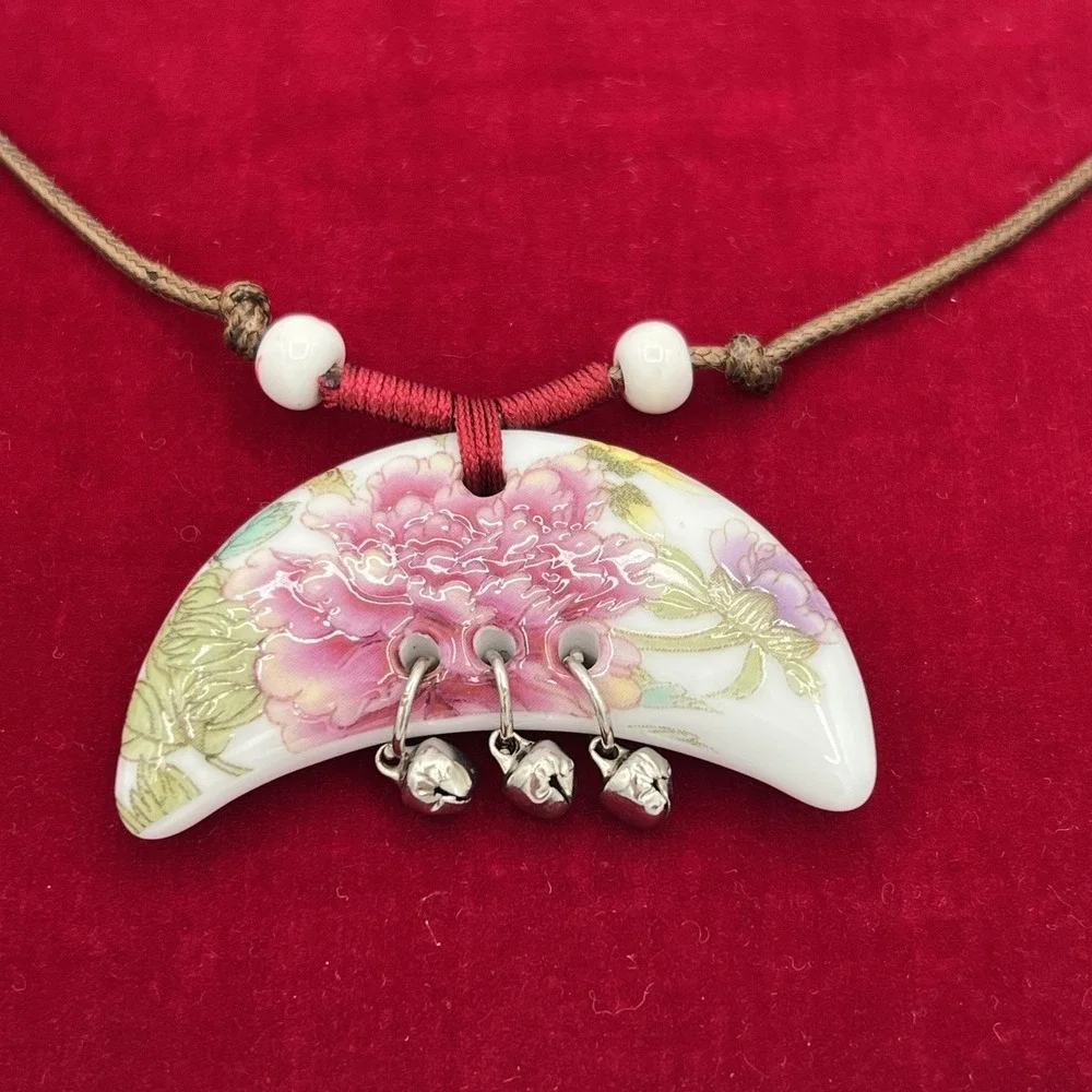 Pink‎ White Floral Painted Ceramic Flower Pendant  Necklace Vintage
